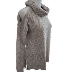 Shoulder cutout sweater